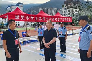 锋线群齐发威！詹姆斯14分7助3断 太阳全队13失误 湖人领先12分